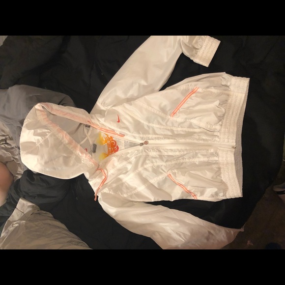 Nike wind breaker - Picture 1 of 3